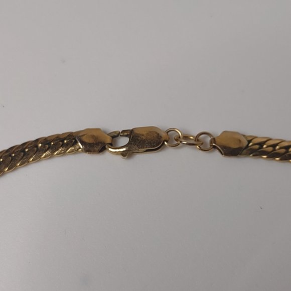 Gold Tone Pretty Metal Necklace 17 Inches Long - Picture 8 of 15